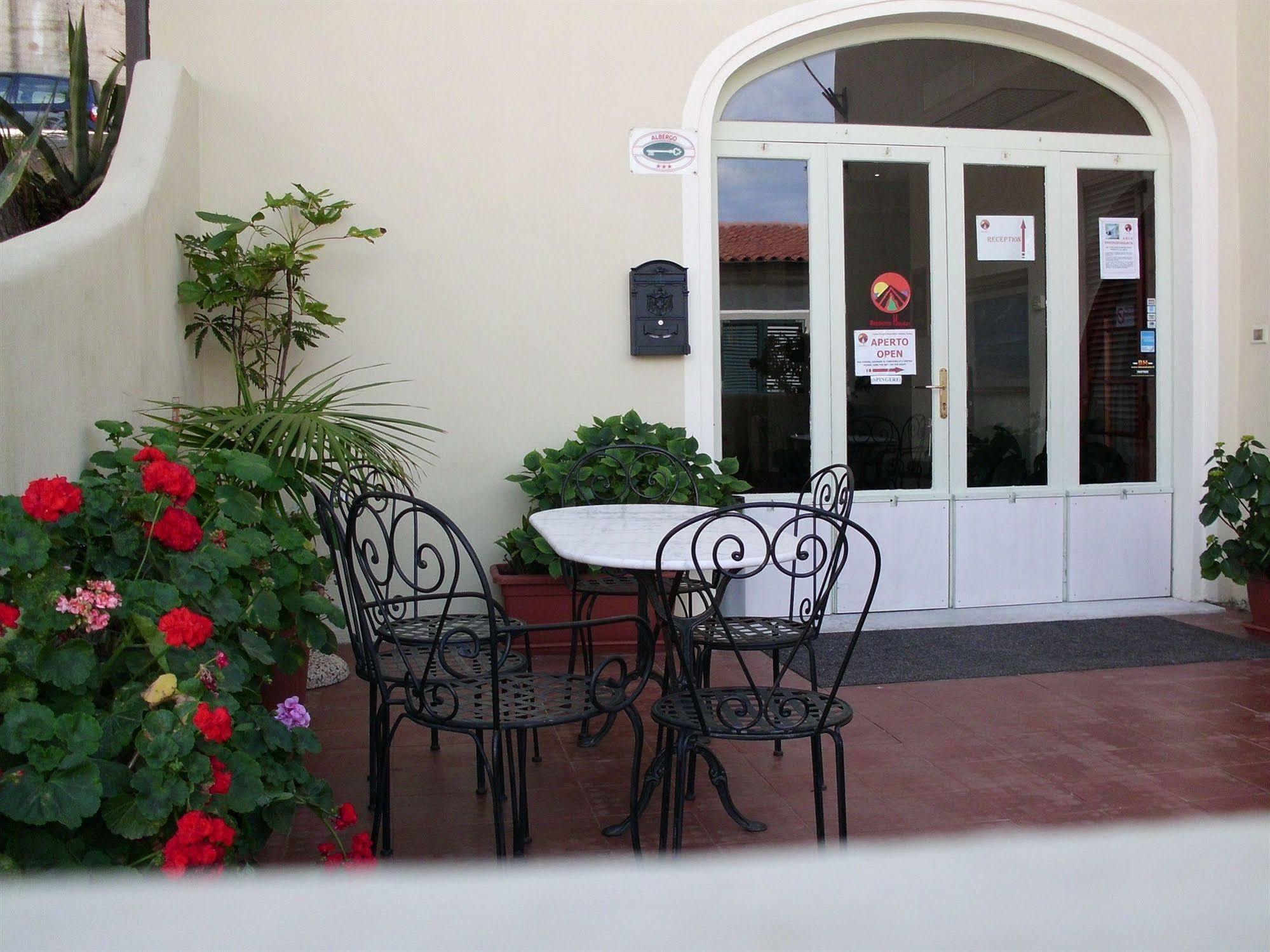 Hotel Piccada Palau Exterior photo
